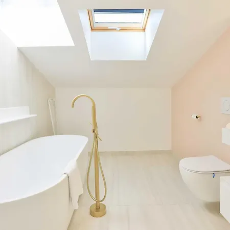 2 Bed Flat - Hyper Centre St Tropez *