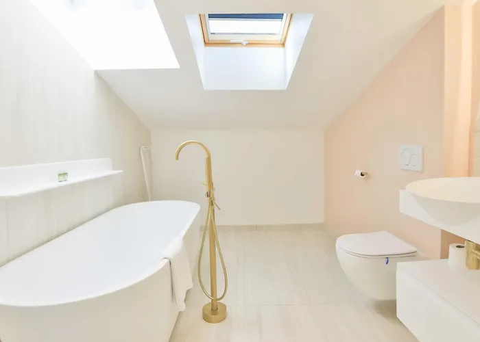 2 Bed Flat - Hyper Centre St Tropez *