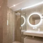 2 Bed Flat - Hyper Centre St Tropez Апартаменти *