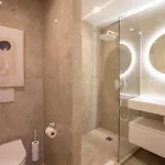 2 Bed Flat - Hyper Centre St Tropez Апартаменти *
