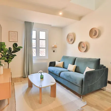 2 Bed Flat - Hyper Centre St Tropez * Сен-Тропе